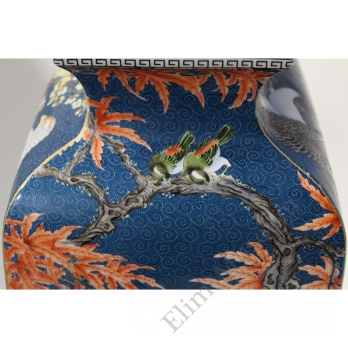 1054  A Qian-Long Yangcai birds-flowers lantern vase 