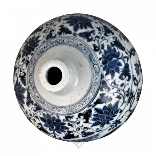 1632 A blue-and-white meiping vase with figures from The Brocade Pavilion