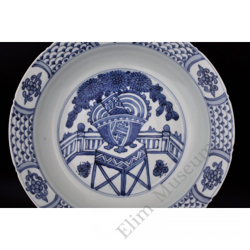 1468  A B&W chrysanthemum pattern plate