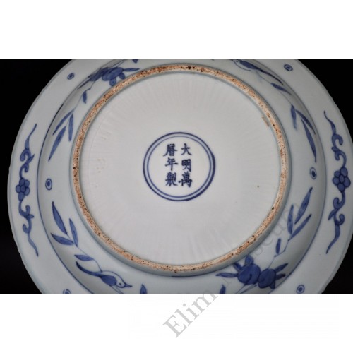 1468  A B&W chrysanthemum pattern plate