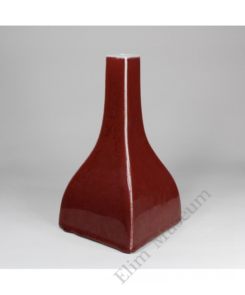 1219 A Qing golden-red quadrilateral vase   