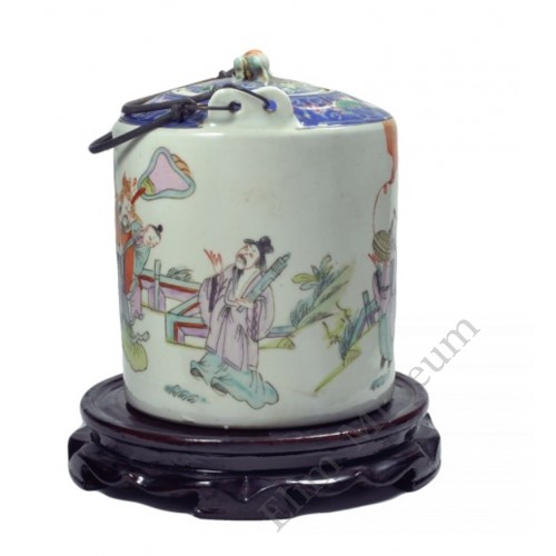 1106 A Qing Tongzhi period Rose Famille verte Teapot  