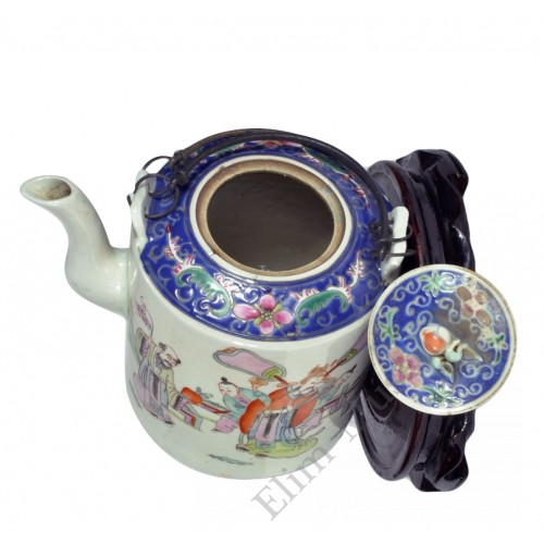 1106 A Qing Tongzhi period Rose Famille verte Teapot  