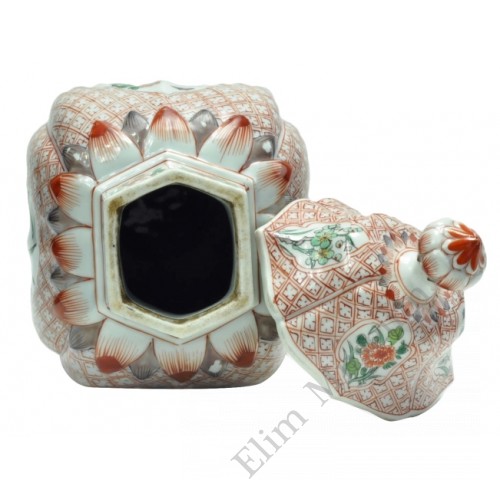 1107 A Kang-Xi Wucai  hexagonal seasonal flowers vase 