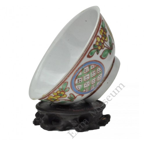 1117 A four colors flower bowl