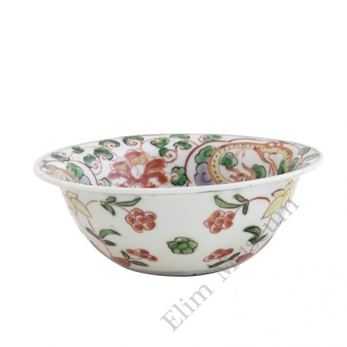 1076  A Ming Zheng-De B&W Wucai bowl with floral decor