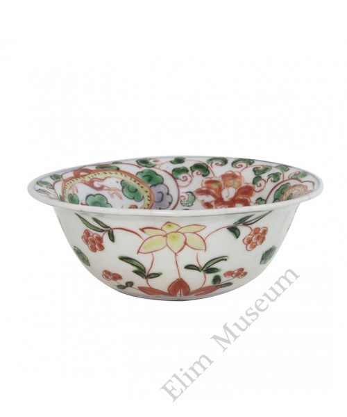 1076  A Ming Zheng-De B&W Wucai bowl with floral decor