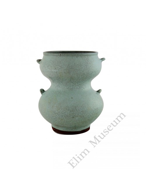 1126   A Song dynasty milky glaze Jun-Ware gourd shaped pot 
