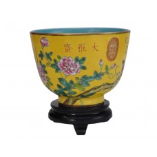 1133 A fengcai bowl with birds and flowers 