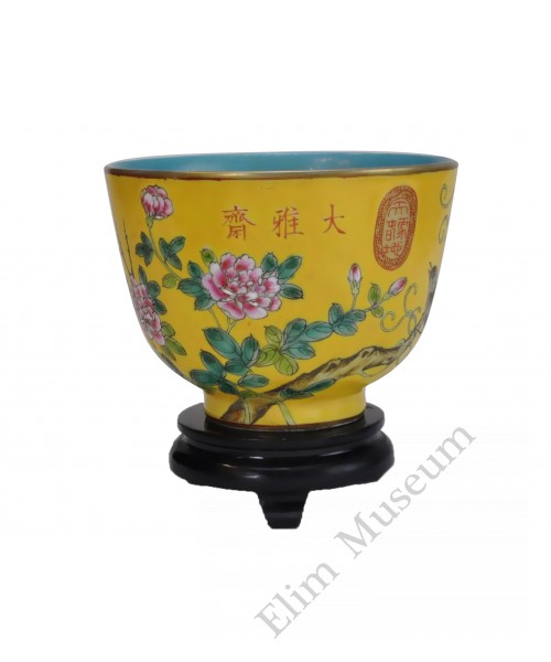 1133 A fengcai bowl with birds and flowers 