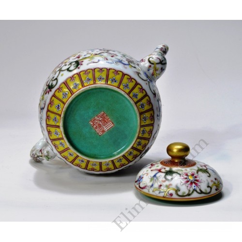 1138 A Jia-Qinig Fengcai floral decor teapot 