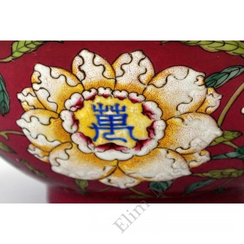 1389  A Yong-Zheng red-ground Falancai bowl