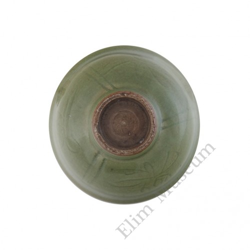 1119   Ming Long-Quan celadon glaze bowl with "anhua"