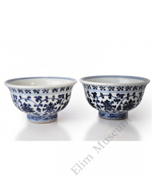 1452 A Pair of Ming B&W  lions pattern cups 