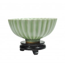 1149 A Song Longquan celadon bowl in lotus shape