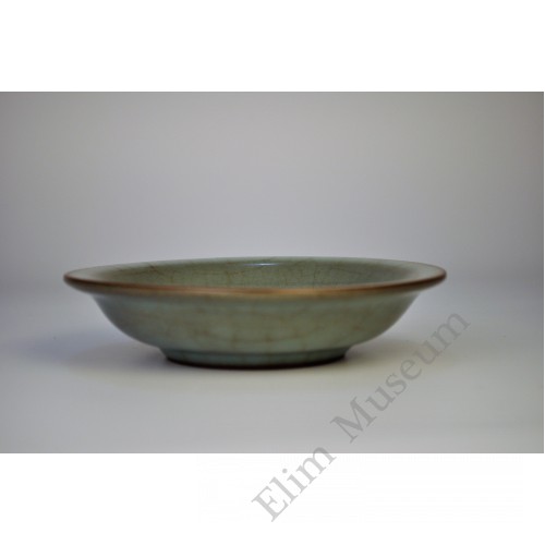 1515 A blue Guan-ware fishes dish