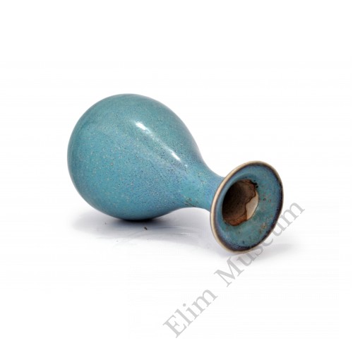 1542 A Jun-Ware blue glaze Yuhuchun vase   