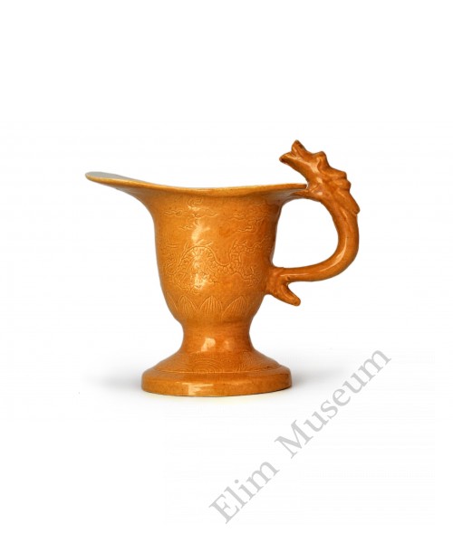 1553  An archaistic yellow glaze wine cup (Gong) 	