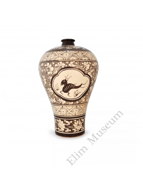 1560  A Cizhou ware windowed deer pattern vase