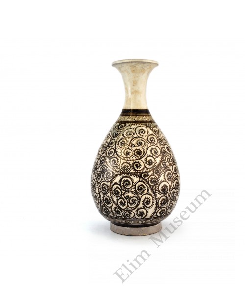 1563  A Cizhou-Ware waving stem scrolls vase (yuhuchun)