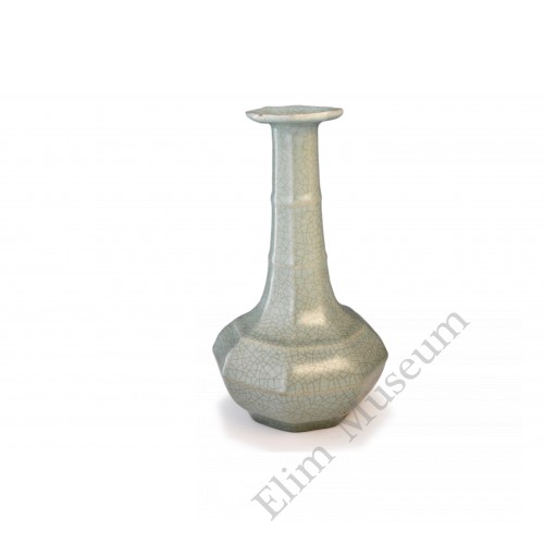 1579  A Ru-ware long-neck dish mouth vase  