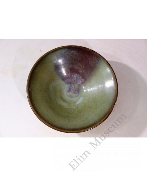 1585 A Jun-ware purple splash conical bowl 