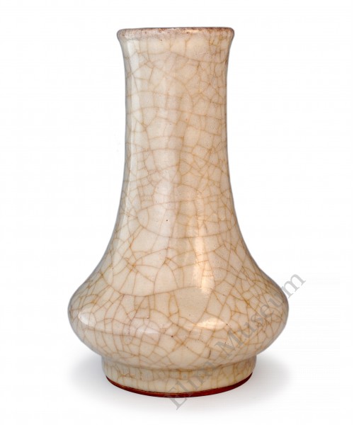 1593 A Ge-ware long-neck borneol crackle vase  