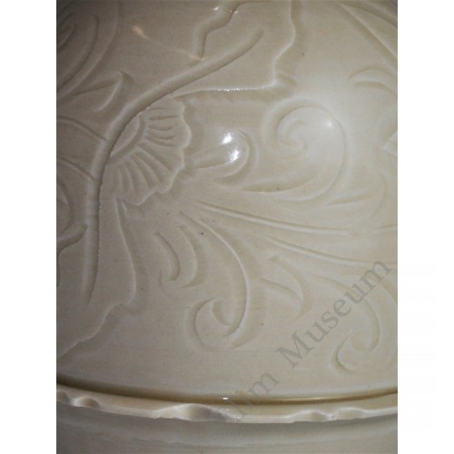 1601 A Ding-Ware white glaze carved lotus pattern gourd vase  