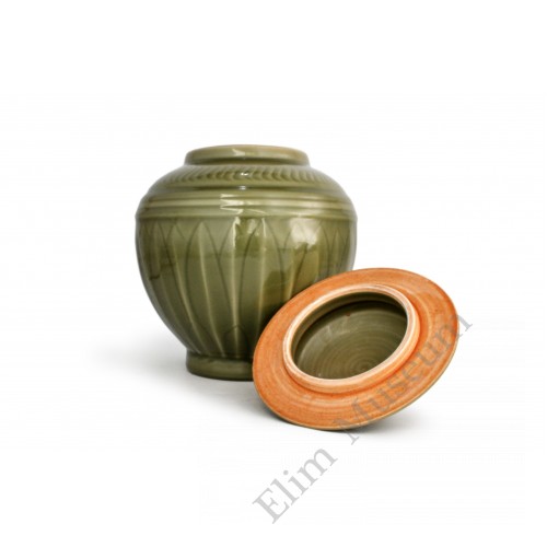 1603 A Longquan-Ware Plum-green glaze lipped pot  