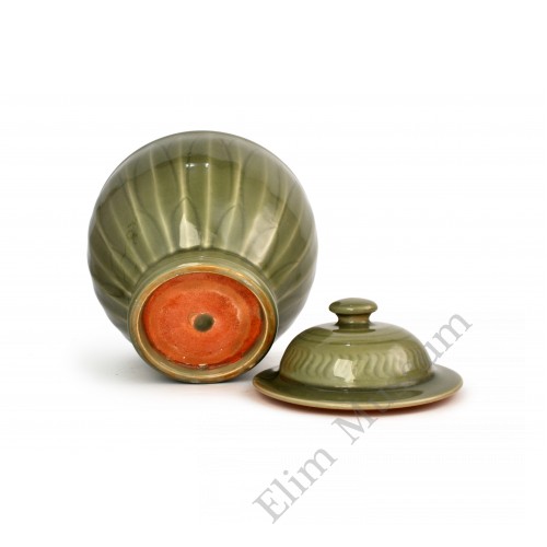 1603 A Longquan-Ware Plum-green glaze lipped pot  