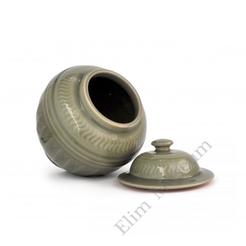 1603 A Longquan-Ware Plum-green glaze lipped pot  