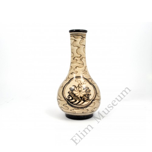 1610 A Jizhou-Ware lotus long neck vase  