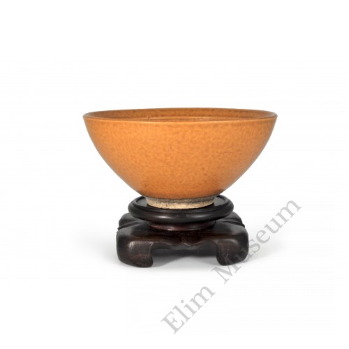 1617 A Jizhou-ware yellow glaze playing-babe bowl 	   