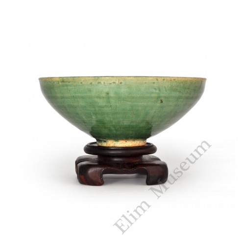 1618 A Jizhou-ware green glaze playing-babe bowl 