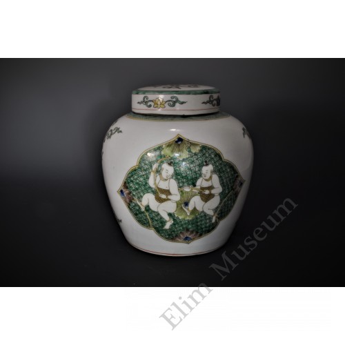 1637-2  A pair of famille San-cai lidded jars with "lotus & babe"  （2）