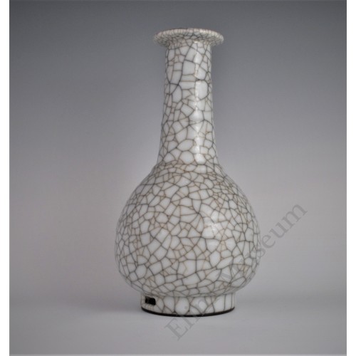 1644 A Ge glazed long neck crackle vase   