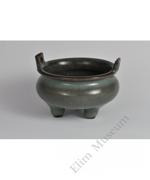 1645 A Guan-ware double handled incenser