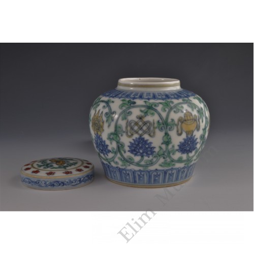 1647 A Dou-cai "eight-treasures"pattern lidded jar   