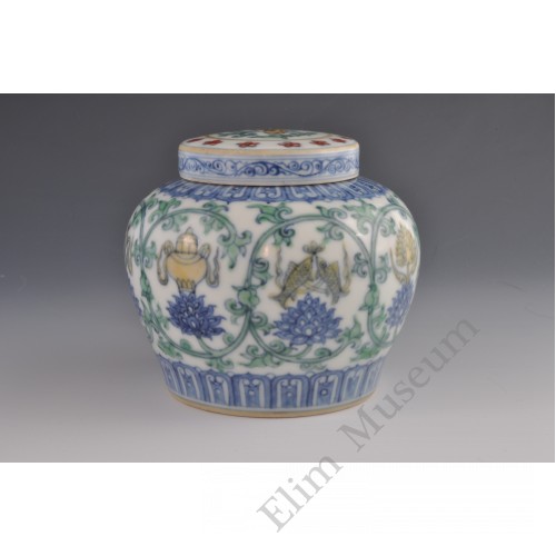 1647 A Dou-cai "eight-treasures"pattern lidded jar   