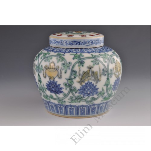 1647 A Dou-cai "eight-treasures"pattern lidded jar   