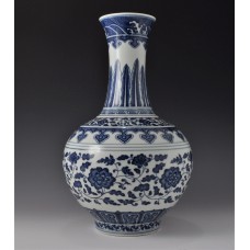 1648  A b&w scrolling lotus pattern long neck vase