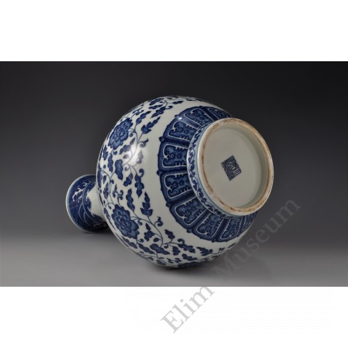 1648  A b&w scrolling lotus pattern long neck vase