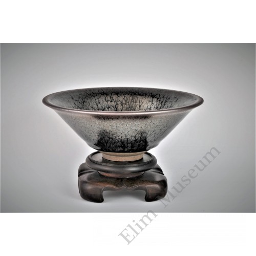 1650  A Jian-Ware black "oil-drips" flambe bowl （1）  