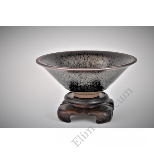 1650  A Jian-Ware black "oil-drips" flambe bowl （1）  