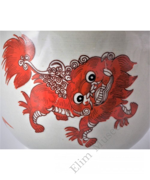 1654 A Iron-Red glaze lidded jar with auspicious lions   