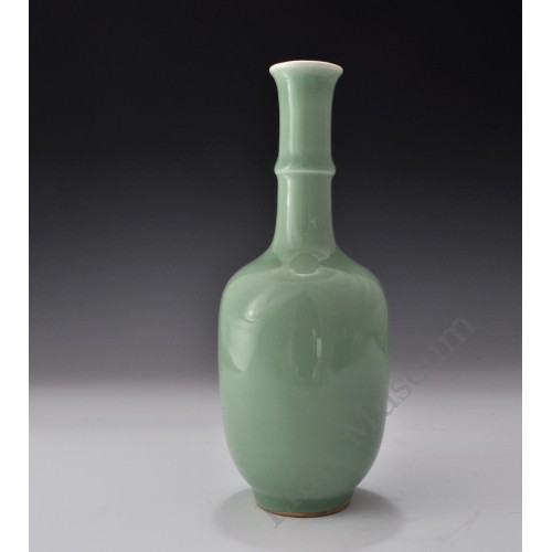 1655 A Pea-Green glaze long neck vase   