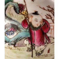 1665 A fengcai"firework-players" vase