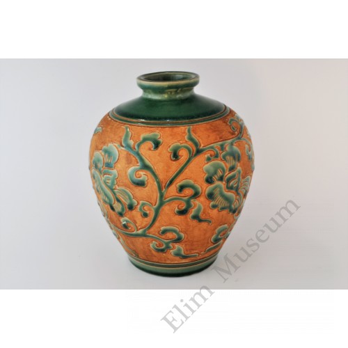 1686 A long-quan carved florist pattern vase  