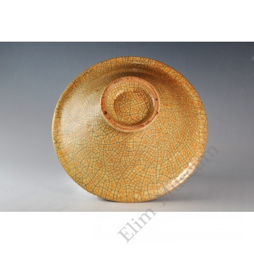 1688 A Ge-ware burnt-rice yellow glaze crackle conical bowl   