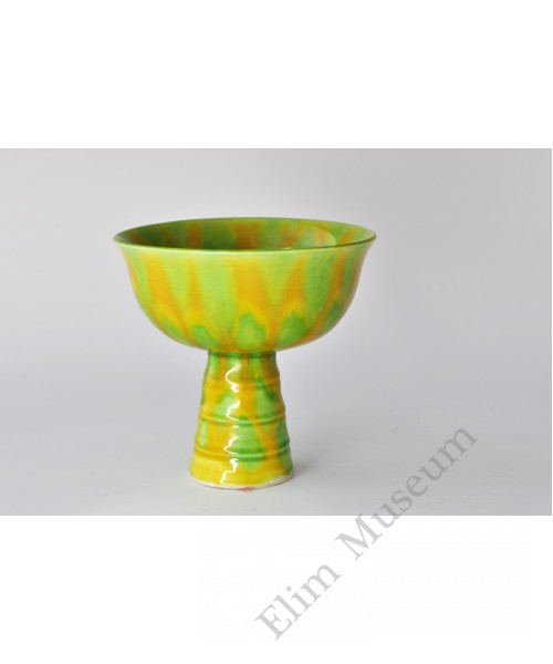 1692 A green-yellow glaze stem cup  